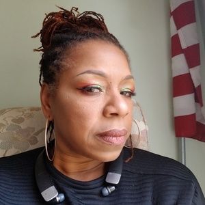 Meet your Posher, Lessie